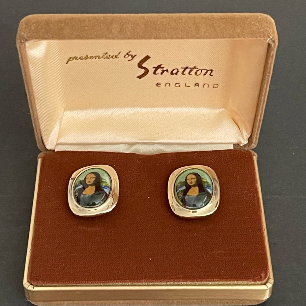 Vintage Stratton Mona Lisa cufflinks.